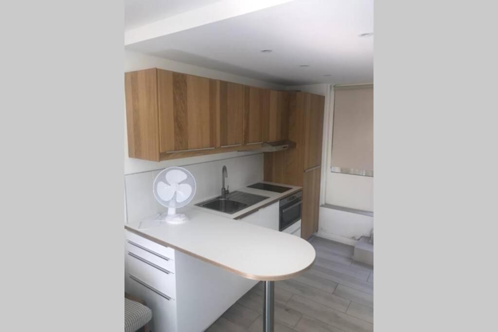 Joli Studio Au Mont St Clair Avec Vue Sur La Mer Appartamento Sète Esterno foto